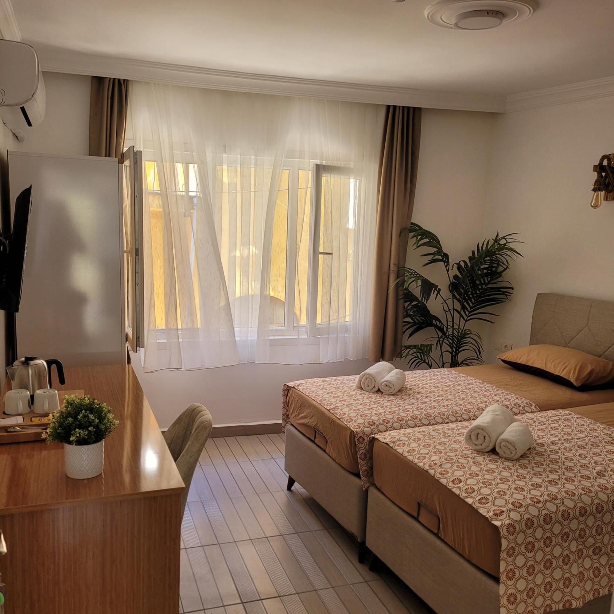 Otelia Pansiyon ไอวาลิค ภายนอก รูปภาพ